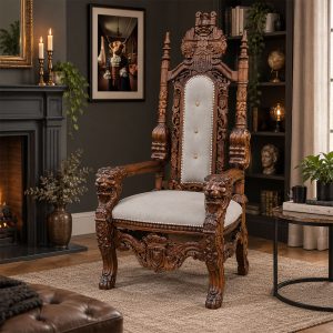 Traforata Small Throne Chair - Lifestyle