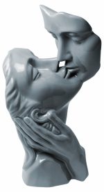 Lovers Kissing Sculpture