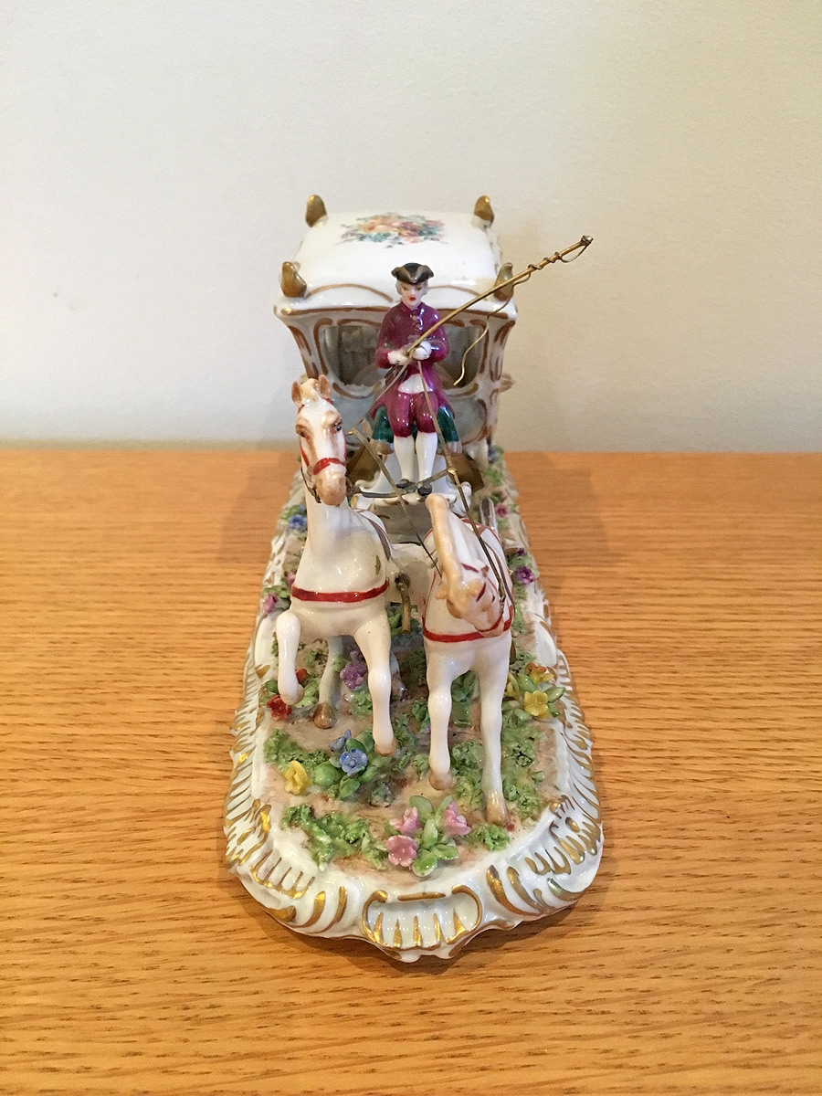 Coach and Horses - Capodimonte - Front View