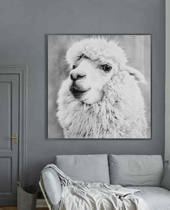 Alpaca glass art picture on display