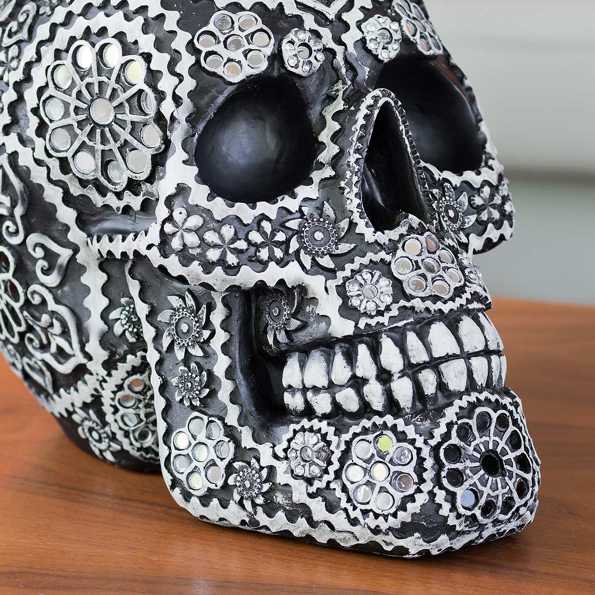 Calavera Model Skull in Black - Close Up